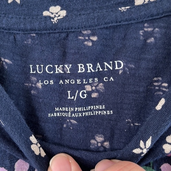 Lucky Brand short sleeve navy tshirt flower design size L - Picture 4 of 13